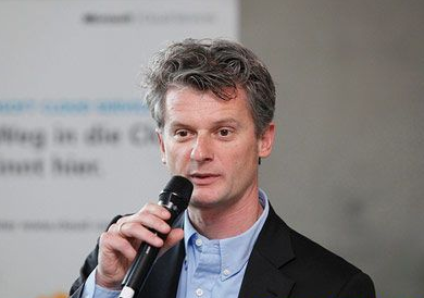 微軟大中華區(qū)董事長兼首席執(zhí)行官 賀樂賦(新浪科技配圖)